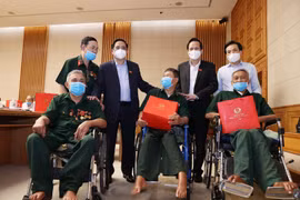 Thủ tướng Phạm Minh Chính gặp mặt, tri ân đại biểu Người có công với cách mạng. (Ảnh: Dương Giang/TTXVN) 