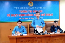 Lãnh đạo Tổng Liên đoàn Lao động Việt Nam thông tin về các sai phạm tại Đại học Tôn Đức Thắng. (Ảnh: PV/Vietnam+)