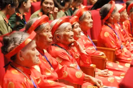 Các mẹ Việt Nam anh hùng. (Ảnh: Anh Tuấn/TTXVN)