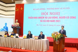 Hội nghị trực tuyến triển khai nhiệm vụ lao động, người có công và xã hội năm 2021. (Ảnh: PV/Vietnam+)