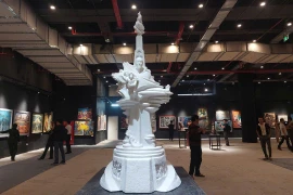 Điêu khắc "Người mẹ quê hương Đồng Khởi" của tác giả Châu Trâm Anh. (Ảnh: Minh Thu/Vietnam+)