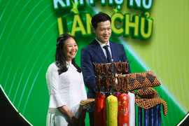 Chị Đinh Thị Quỳnh Nga, Giám đốc Hợp tác xã "Trái tim hồng" sẽ chia sẻ câu chuyện truyền cảm hứng của mình. (Ảnh: VTV)