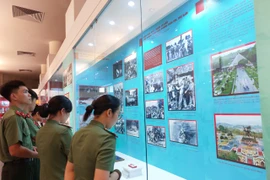 Triển lãm có ý nghĩa giáo dục lịch sử cho công chúng, lực lượng vũ trang, học sinh, sinh viên. (Ảnh: Minh Thu/Vietnam+)