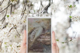 Tập thơ mới của Nguyễn Vĩnh Tiến do Nhà xuất bản Hội Nhà văn và Công ty Văn hóa và Truyền thông Nhã Nam ấn hành. (Ảnh: CTV/Vietnam+)