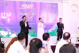 Các ca sỹ tham gia trong chương trình sẽ thể hiện những ca khúc có ý nghĩa về đạo hiếu và sự tri ân. (Ảnh: PV/Vietnam+)