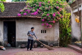 Hình ảnh bà Dương Thị Cường, mẹ của Đồng Văn Hùng giản dị trong "Ẩm thực mẹ làm." (Ảnh: FB)