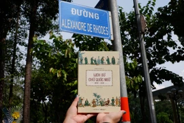 Cuốn sách được phát hành nhân kỷ niệm 400 năm (1624-2024) giáo sỹ Đắc Lộ (Alexandre de Rhodes), đặt chân đến Hội An (Đàng Trong). Ông được xem là người có công lớn trong việc phổ biến chữ quốc ngữ. (Ảnh: PV/Vietnam+)