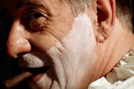 Nam diễn viên Tony Servillo trong vai Eduardo Scarpetta. (Ảnh: Nhà phát hành RAI)