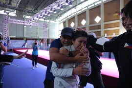 Nữ kiếm thủ Catantan Samantha Kyle giành huy chương vàng dù chấn thương. (Ảnh: Minh Sơn/Vietnam+) 