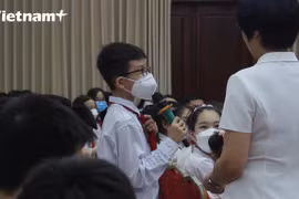 Học sinh chia sẻ thẳng thắn, hết mình với thầy cô, chuyên gia tâm lý. (Ảnh: Minh Anh/Vietnam+)