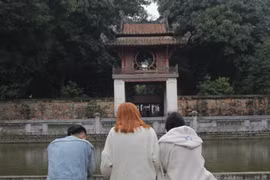 Trong năm 2021, các di tích tại Hà Nội đã phải đóng cửa từ ngày 3/5, cùng thời điểm tạm ngừng nhiều hoạt động kinh doanh trên vỉa hè, các hoạt động văn hóa, giải trí nói chung, rạp chiếu bóng nói riêng... (Ảnh: Minh Anh/Vietnam+)