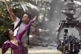 Hai diễn viên Sandra Bullock và Channing Tatum hài hước trên trường quay của ''Thành phố mất tích.'' (Ảnh: ĐPCC)