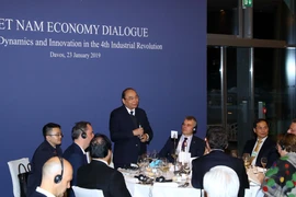 Thủ tướng Nguyễn Xuân Phúc chủ trì Đối thoại với lãnh đạo các tập đoàn toàn cầu về kinh tế Việt Nam. (Ảnh: Thống Nhất/TTXVN)