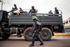 Cảnh sát tuần tra tại Kinshasa, CHDC Congo. (Ảnh: AFP/ TTXVN)