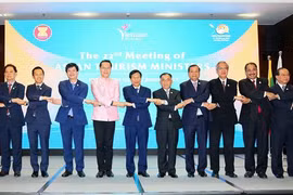 Lãnh đạo Bộ Du lịch các nước ASEAN chụp ảnh lưu niệm. (Ảnh: Văn Đức/TTXVN)