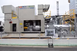 Tháp turbine khí hydrogen tại nhà máy thực nghiệm hệ thống đồng phát điện nhiệt (CGS) ở Kobe. (Ảnh: Tuyến Nguyễn/Vietnam+)