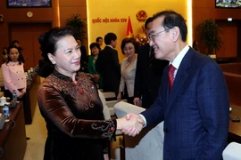 Chủ tịch Quốc hội Nguyễn Thị Kim Ngân với các nghị sỹ Hàn Quốc. (Ảnh: Trọng Đức/TTXVN)