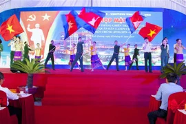 Chương trình văn nghệ tại buổi lễ. (Ảnh: Nguyễn Văn Việt/TTXVN)