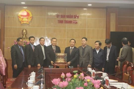 Đoàn công tác Hãng Thông tấn xã Pathet Lào (KPL) thăm, làm việc tại Khu Kinh tế Nghi Sơn. (Ảnh: Hoa Mai/Vietnam+)