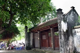 Cổng đình làng Trích Sài. (Ảnh: Internet).