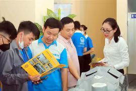 Một góc Triển lãm "Kết nối cung-cầu đối với các sản phẩm phụ trợ, sản phẩm trung gian trong các khâu sản xuất, nhằm thúc đẩy kinh tế tuần hoàn trong các ngành công nghiệp." (Ảnh: Xuân Khu/TTXVN)
