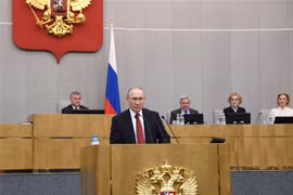Tổng thống Nga Vladimir Putin phát biểu tại phiên họp của Duma Quốc gia tại Moskva. (Ảnh: AFP/TTXVN)
