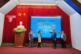 Nghi thức bấm nút phát động cuộc thi. (Ảnh: Mai Trang/TTXVN)