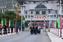 Khôi phục toàn diện hoạt động xuất nhập cảnh tại cửa khẩu Ma Lù Thàng. (Ảnh: Nguyễn Oanh/TTXVN)