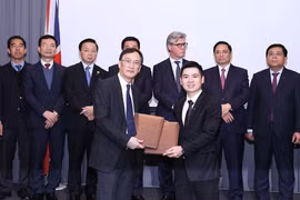 Thủ tướng Chính phủ Phạm Minh Chính chứng kiến Lễ trao biên bản hợp tác giữa các doanh nghiệp Việt Nam và Anh. (Ảnh: Dương Giang/TTXVN)