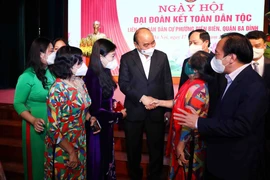 Chủ tịch nước Nguyễn Xuân Phúc với nhân dân phường Điện Biên, quận Ba Đình, Hà Nội. (Ảnh: Phạm Kiên/TTXVN)