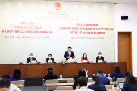 Tổng Thư ký, Chủ nhiệm Văn phòng Quốc hội Bùi Văn Cường chủ trì họp báo. (Ảnh: Phạm Kiên/TTXVN)