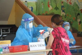 Tiêm vaccine ngừa COVID-19. (Nguồn: TTXVN)