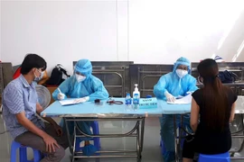 Tiêm vaccine cho công nhân tại Khu chế xuất Tân Thuận, Thành phố Hồ Chí Minh. (Nguồn: TTXVN)