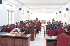 Các đối tượng tại trụ sở cơ quan chức năng. Ảnh: TTXVN phát