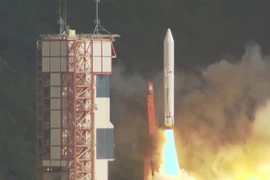 Phương tiện phóng Epsilon-5 rời bệ phóng tại Trung tâm Vũ trụ Uchinoura ở tỉnh Kagoshima, Nhật Bản. (Ảnh: Đào Thanh Tùng/TTXVN)