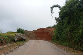 Sạt lở trên Quốc lộ 15C đoạn qua bản Kéo Té, xã Nhi Sơn, huyện Mường Lát. (Nguồn: Báo Thanh Hóa)