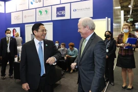 Thủ tướng Phạm Minh Chính tiếp Giám đốc điều hành World Bank Alex Van Trotsenburg. (Ảnh: Dương Giang/TTXVN)