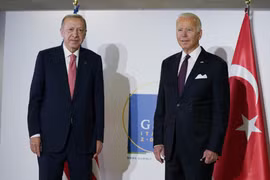 Tổng thống Thổ Nhĩ Kỳ Tayyip Erdogan và Tổng thống Mỹ Joe Biden. (Nguồn: AP)