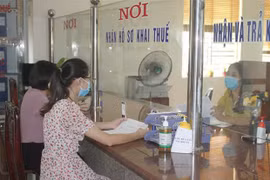Người dân nộp thuế. (Ảnh minh họa. Nguồn: TTXVN)