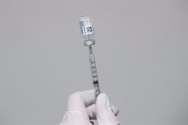 Vaccine ngừa COVID-19 của hãng Johnson & Johnson (Mỹ). (Ảnh: AFP/TTXVN)