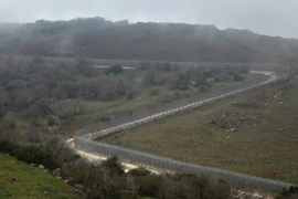 Hàng rào ngăn cách khu vực Cao nguyên Golan do Israel chiếm đóng, gần thị trấn Majdal Shams, với Syria, ngày 25/3/2019. (Nguồn: Tablet Magazine)