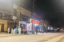 Phong tỏa nơi có ca mắc COVID-19 tại tổ 9, huyện Yên Bình, tỉnh Yên Bái. (Ảnh: Tuấn Anh/TTXVN)