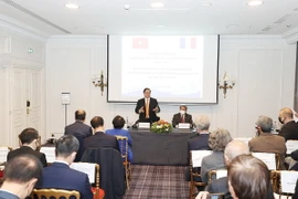 Thủ tướng Phạm Minh Chính phát biểu tại buổi gặp các bác sỹ, chuyên gia y tế Pháp-Việt. (Ảnh: Dương Giang/TTXVN)