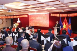 Tối 4/11 (giờ địa phương), tại thủ đô Paris, Pháp, Thủ tướng Phạm Minh Chính gặp gỡ đại diện kiều bào khu vực châu Âu. (Ảnh: Dương Giang/TTXVN)