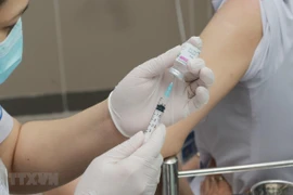 Tiêm vaccine ngừa COVID-19. (Nguồn: TTXVN)