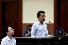 Hai bị cáo tại phiên tòa phúc thẩm ngày 8/11. (Ảnh: TTXVN phát)