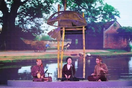 Các nghệ nhân, diễn viên hát xẩm tại một buổi biểu diễn ở Ninh Bình. (Ảnh: Hải Yến/TTXVN)