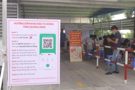 Điểm dừng khai báo tự động tại chốt kiểm soát cầu Bạch Đằng, thị xã Quảng Yên, tỉnh Quảng Ninh. (Nguồn: TTXVN)