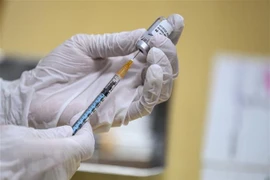 Vaccine phòng COVID-19 của hãng dược Pfizer/BioNTech. (Ảnh: AFP/TTXVN)