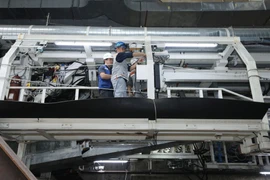 Nhân viên, người lao động làm việc tại Dự án Metro Line 3 Hà Nội. (Ảnh: Anh Tuấn/TTXVN)